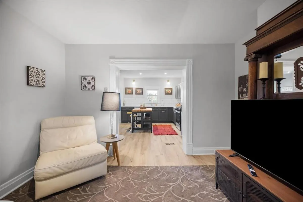 Classic Pittsburgh 4 Square - Easy Access To Town And Airport 0*,  USA